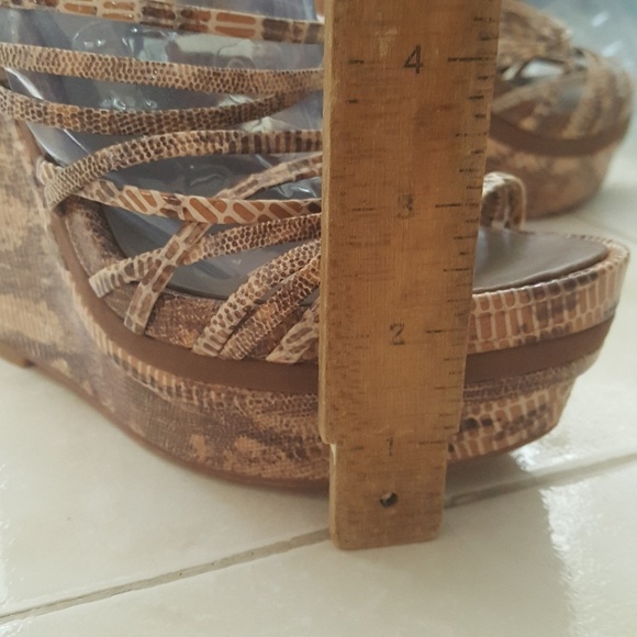 Vero Cucio Wedges - Picture 6 of 8